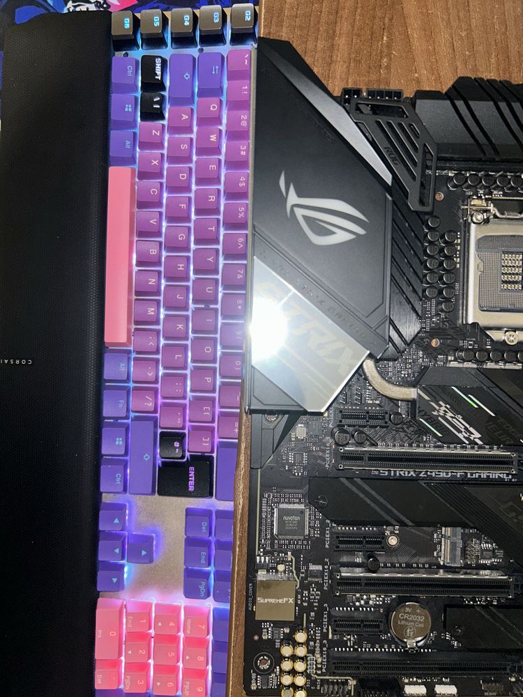 Placa de baza ASUS ROG Strix Z490-F Gaming