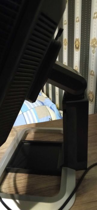 Употребяван Монитор HP 24"