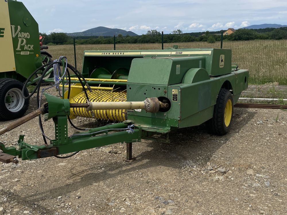 Presa de balotat/balotiera John Deere 342