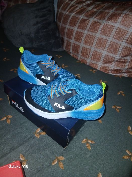 Vând ghetele si adidasi