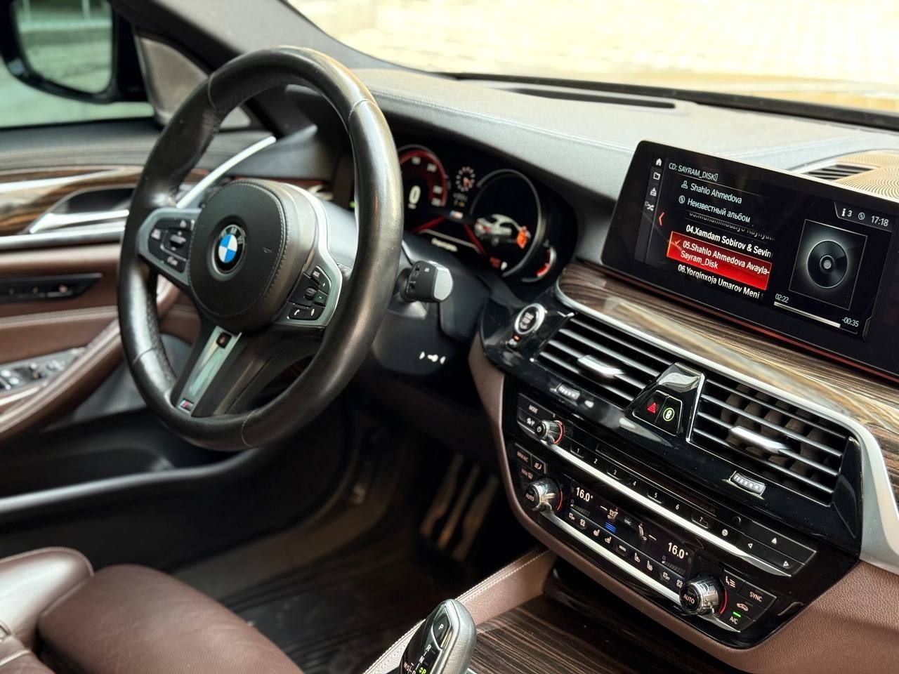 Продаётся BMW 540i