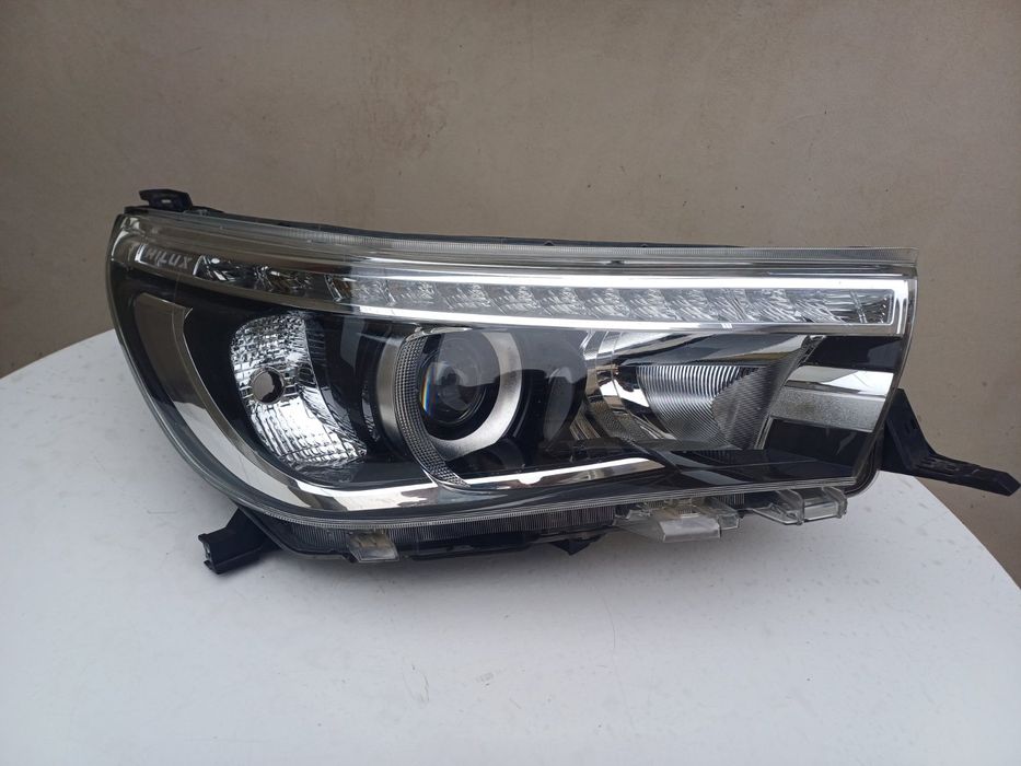 Десен фар за Toyota Hilux full led