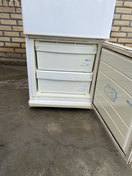 Продаётся холодильник 2 камерный хорошим состоянии