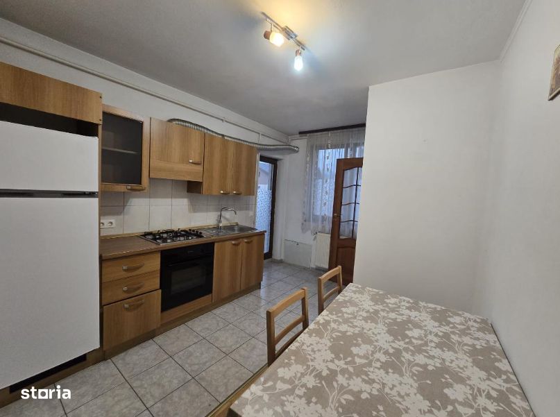 De vanzare Apartament 3 camere, zona Cetate-Piata Bloc Nou.