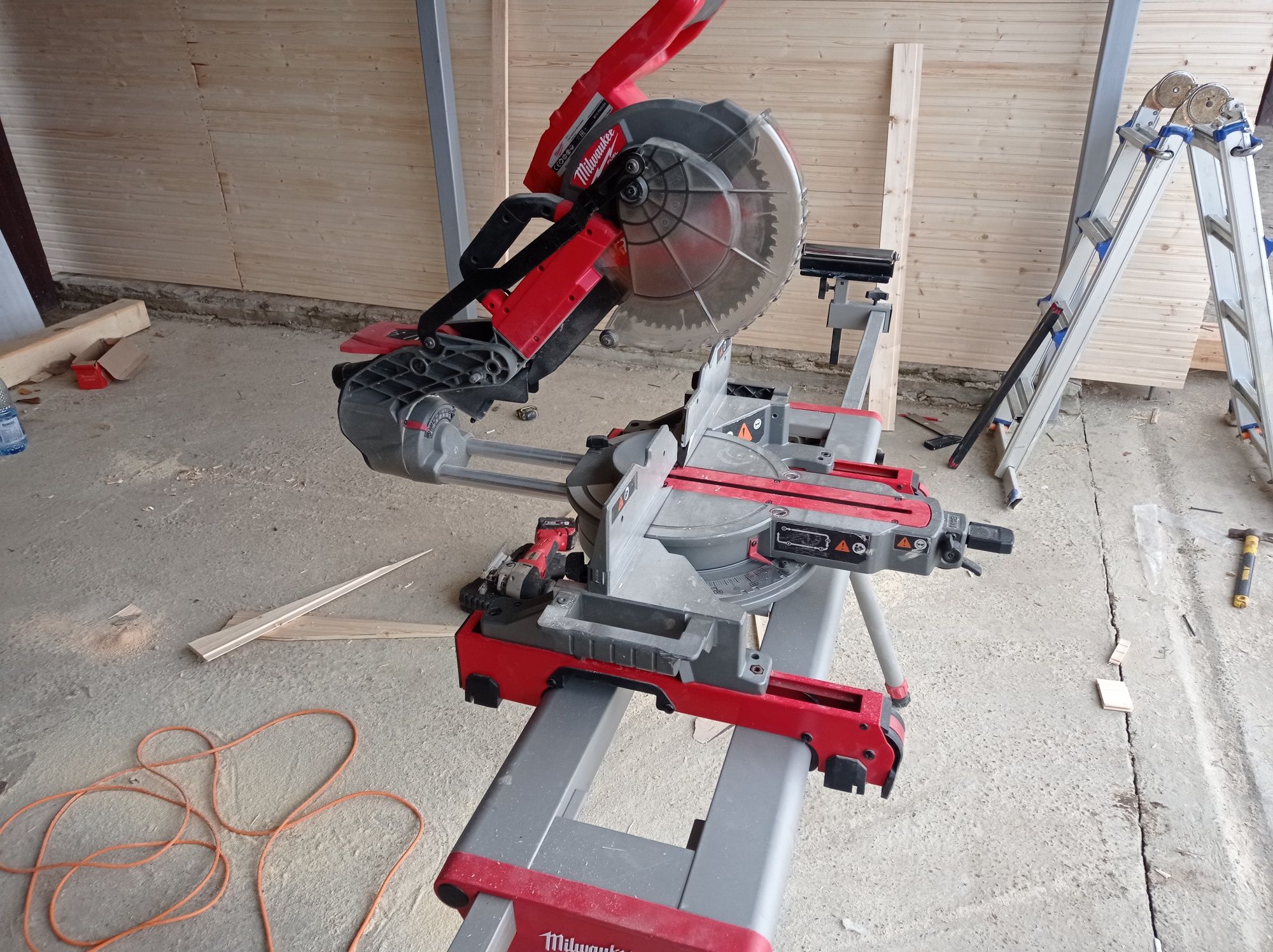 Vând sau schimb milwaukee m18 fms254