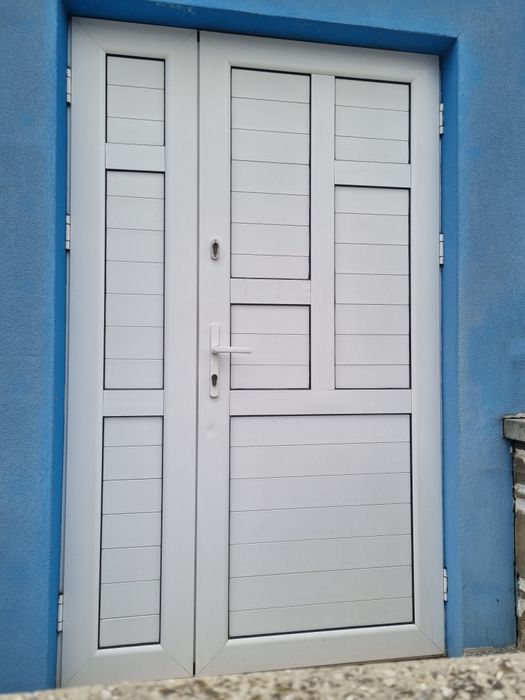 Vând usa de aluminiu
