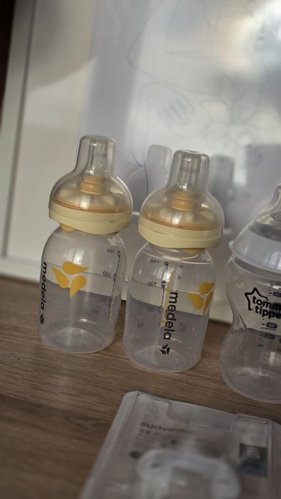 Vând 6 biberoane si 3 suzete noi
