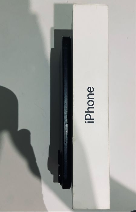 iphone 15 black 128gb , 77 процента капацитет на батерия