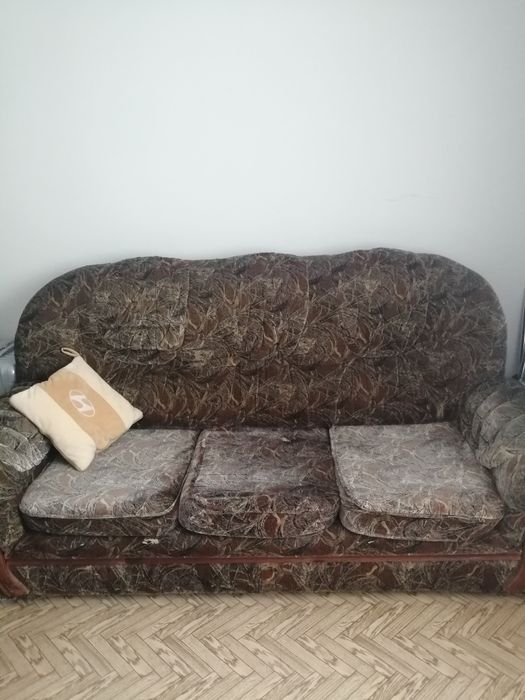 Отдам даром диван и кресло