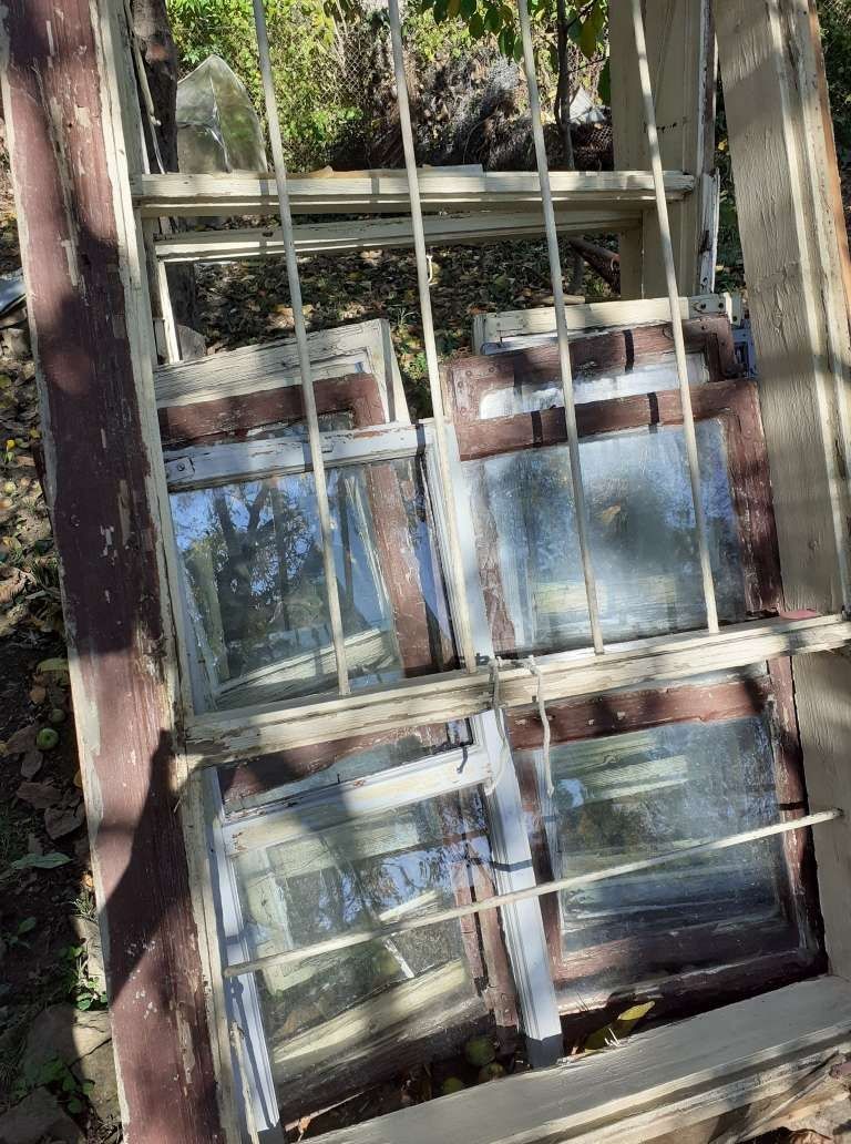Прозорци с дограма дъб