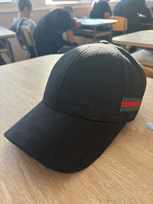 Gucci шапка оргинална още е нова