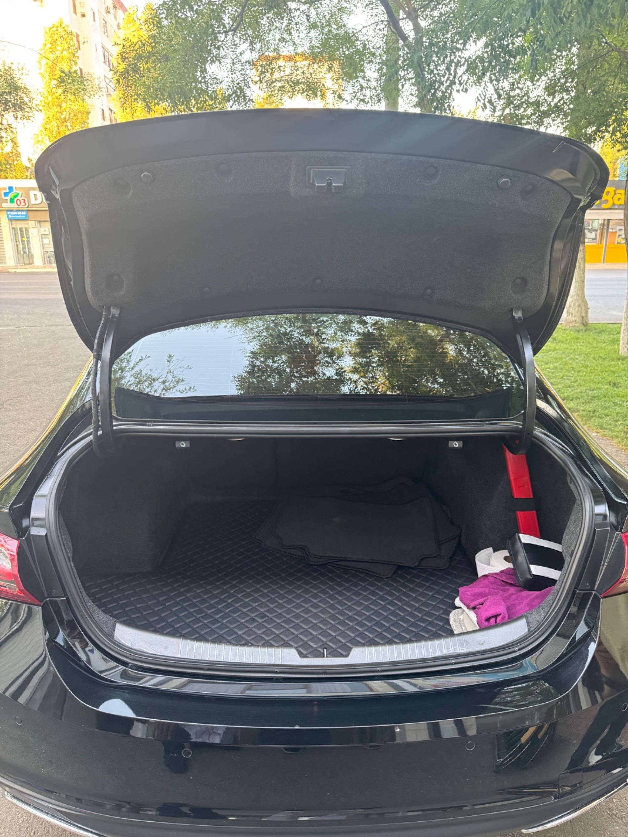 Malibu XL, 2023 Qora