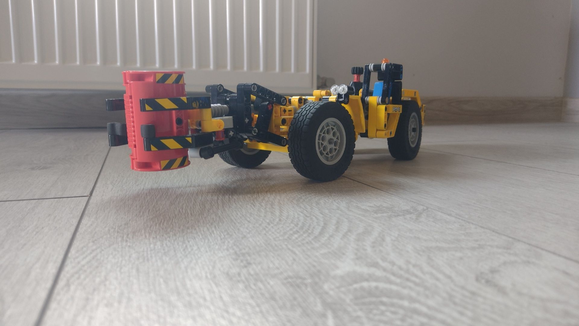Lego tehnic Utilitara 2 in 1 cod 42049