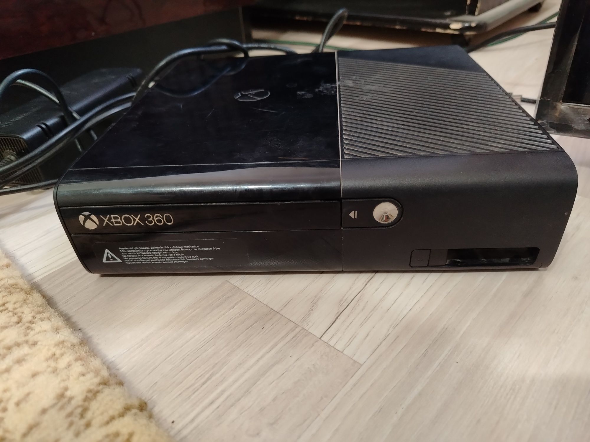 Xbox 360e 250 gb нет изображения
