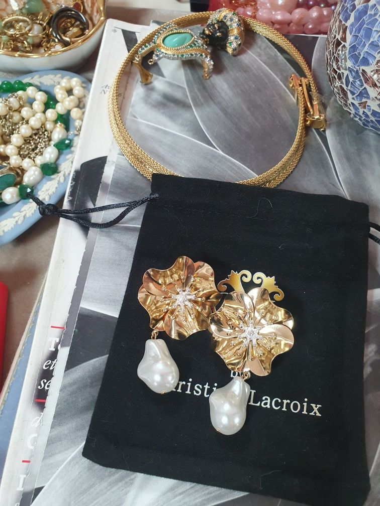 Обеци ефектни Christian Lacroix