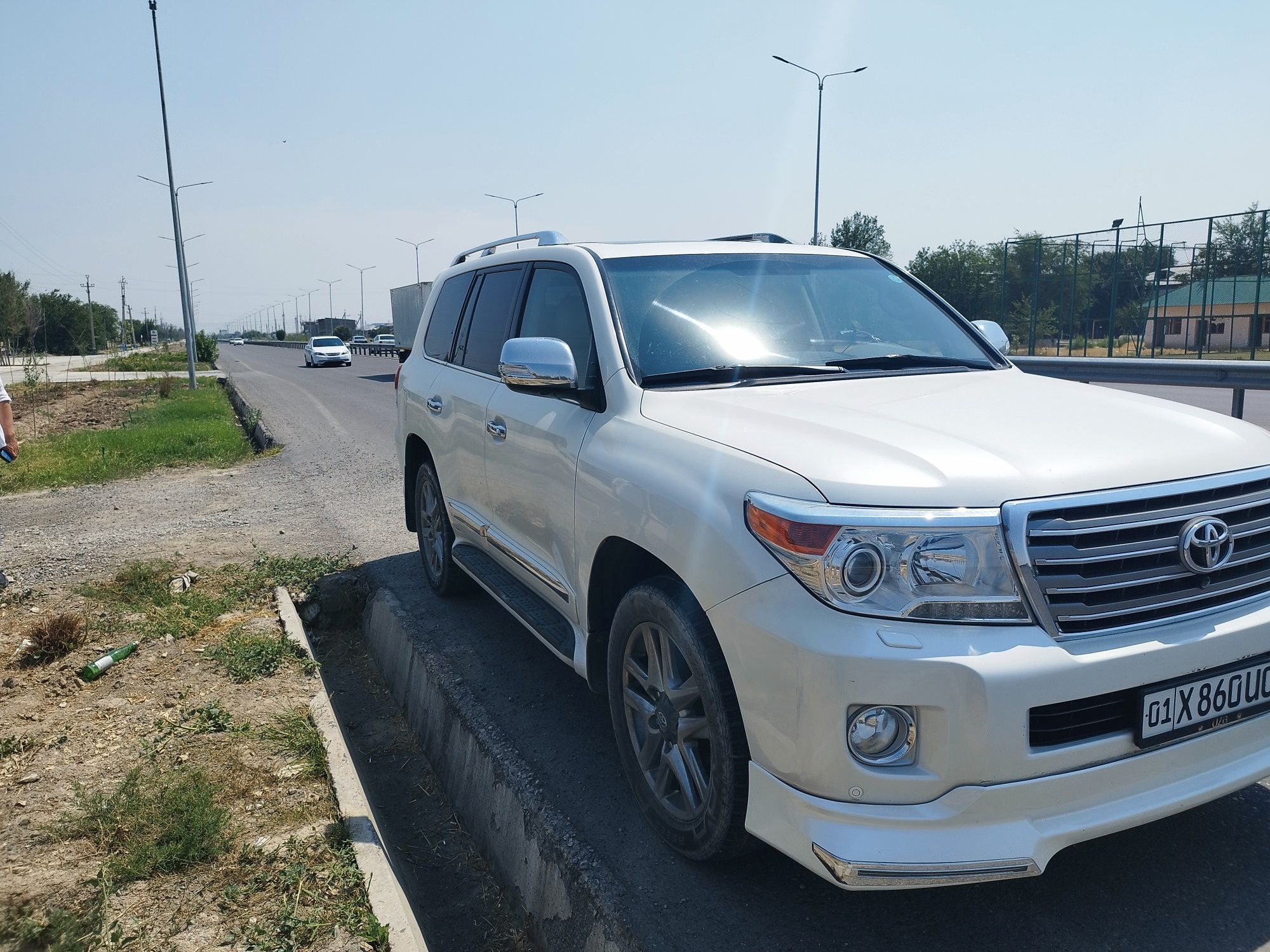 Land cruiser 200 sotiladi srochna
