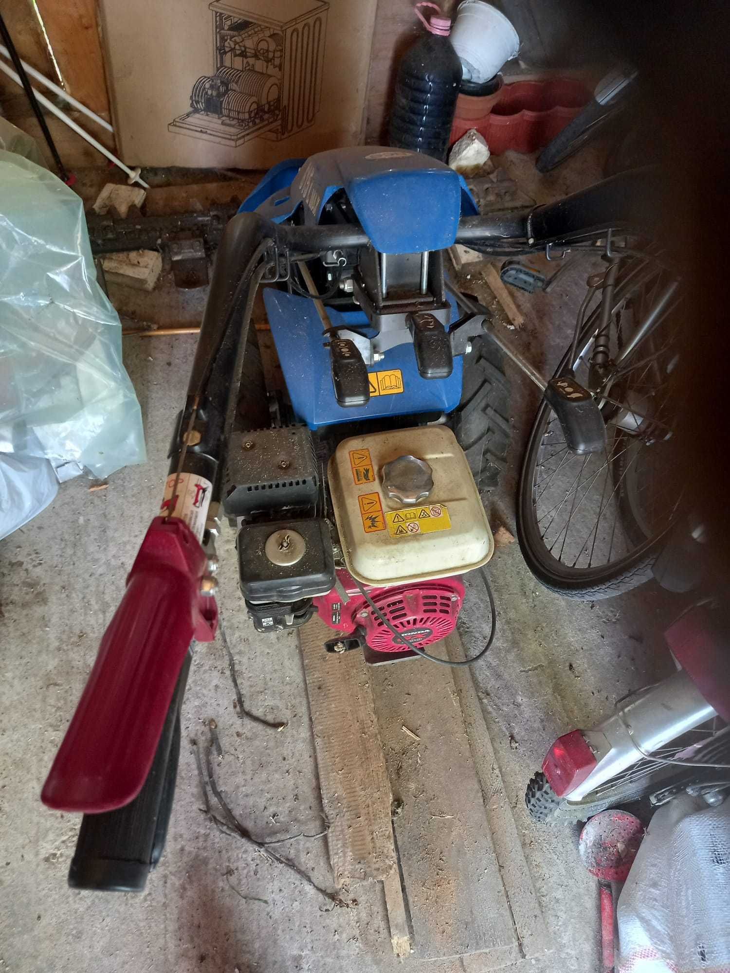 Vând motocositoare medie  model BCS