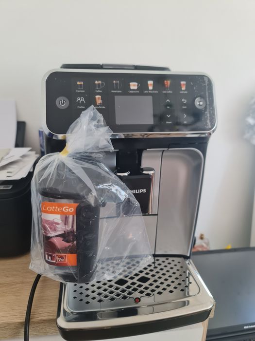 Espressor automat Philips Seria 5500 NOU