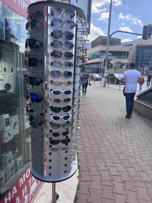 Стойка/стелаж за слъчеви очила