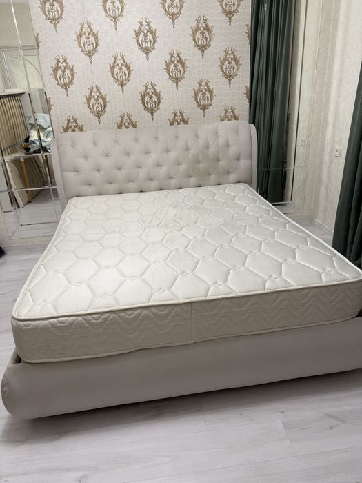 Спальный кровать с матрасом