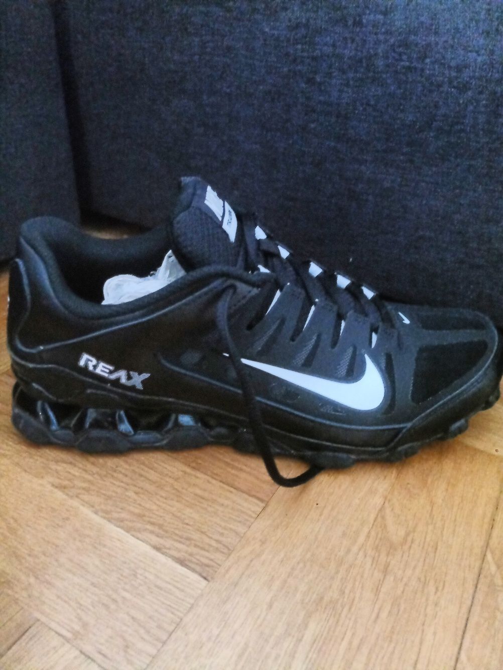Продавам Nike маратонки reax 8 tr mesh