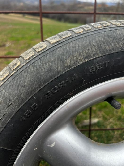 De vânzare jante aliaj aluminiu cu tot cu cauciucuri 185/60R14