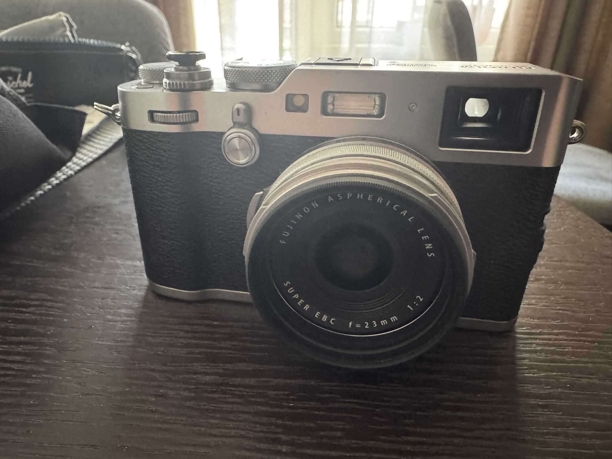 Фотоапарат Fujifilm X100F с аксесоари