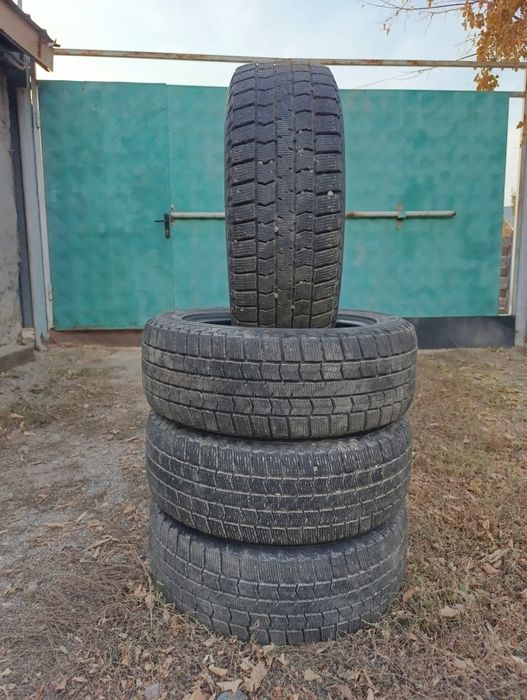 Продам комплект шин maxxis