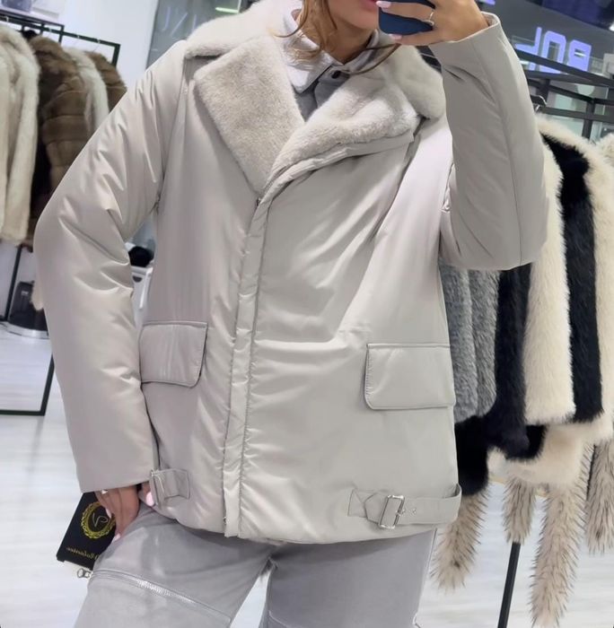 Продаётся куртка на верблюжьем меху.