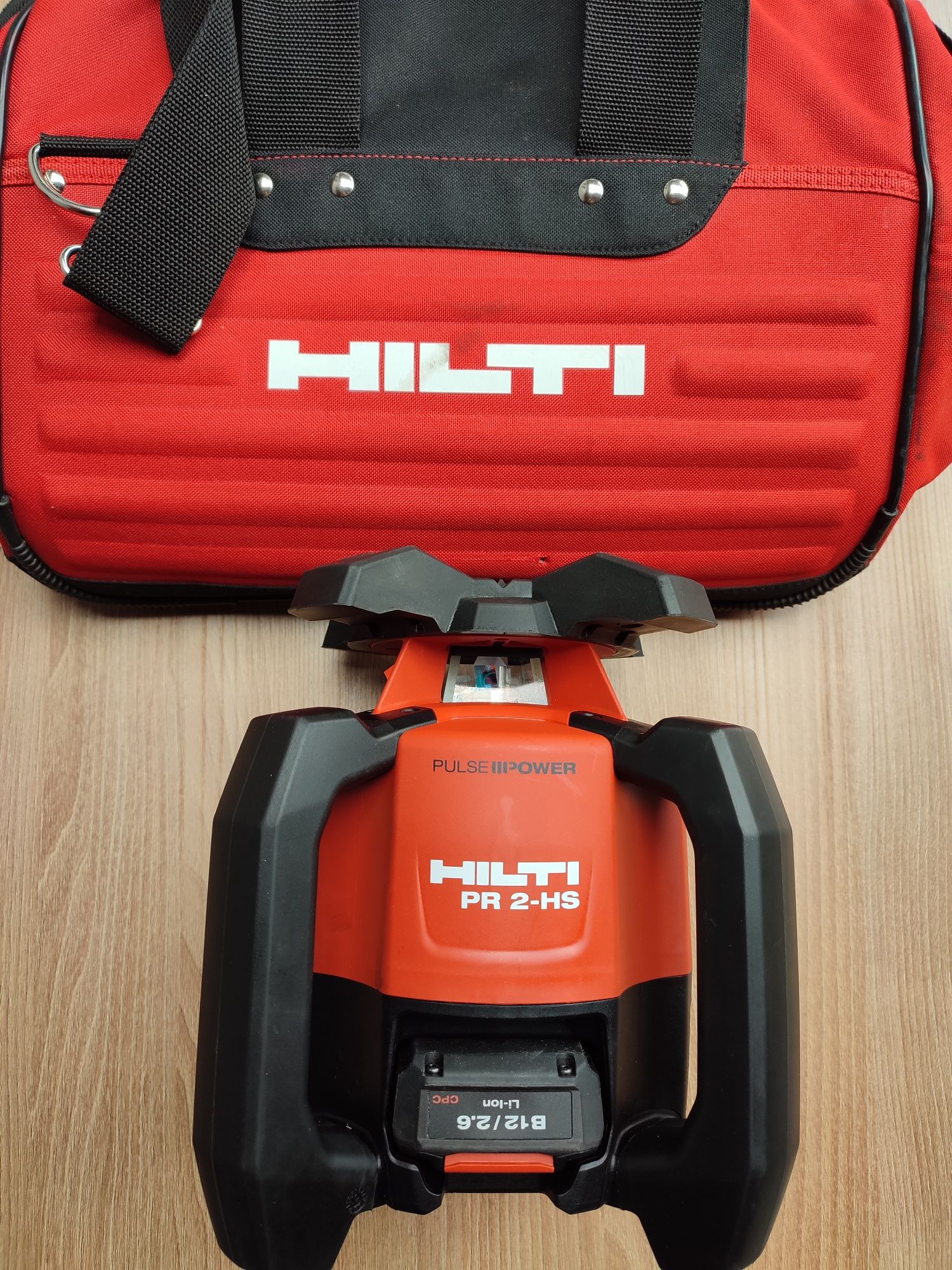 Hilti nivela laser rotativa pe acumulator de 12 V