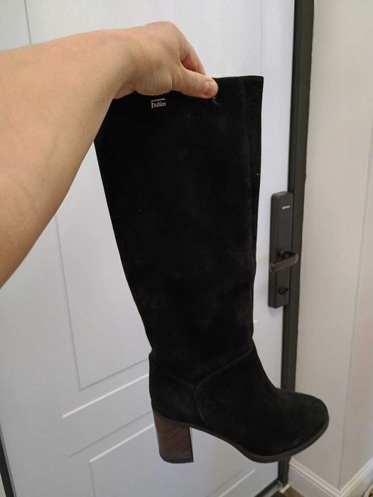 продам натуральные замшевые сапоги зимние женские 39 размер