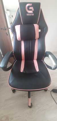 Vând scaun gaming roz