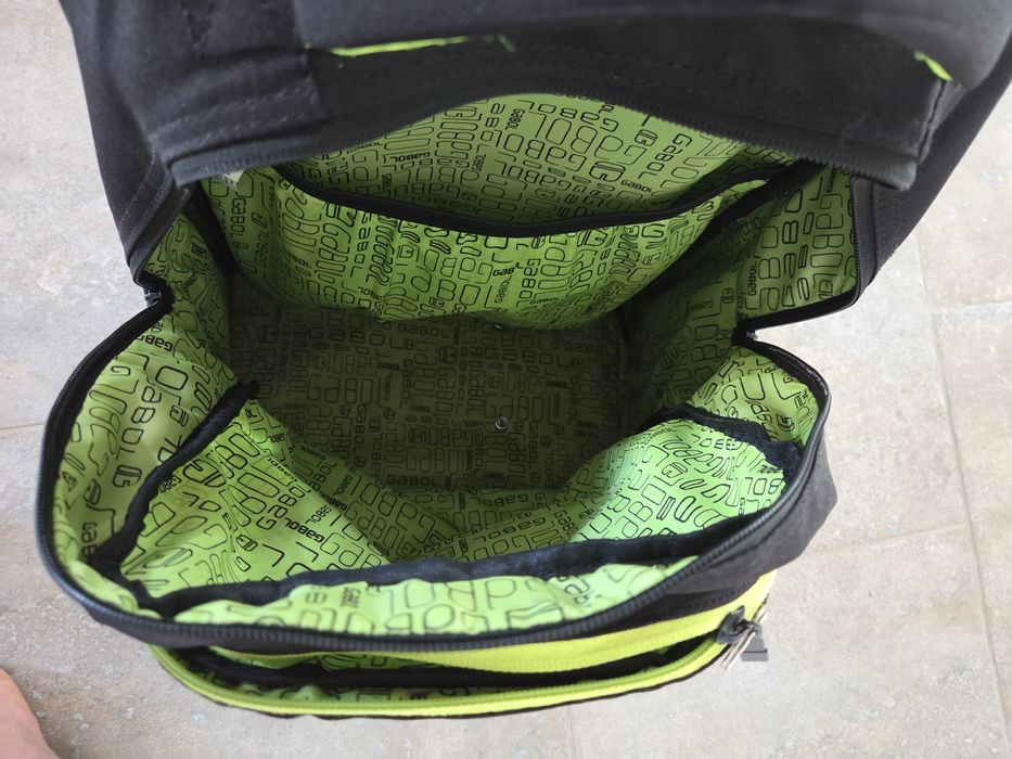 Vând Ghiozdan cu rotile pentru scoala/tip troler Gabol cu fotbal