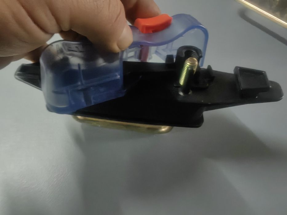 Продавам автобокс Thule Ocean 200