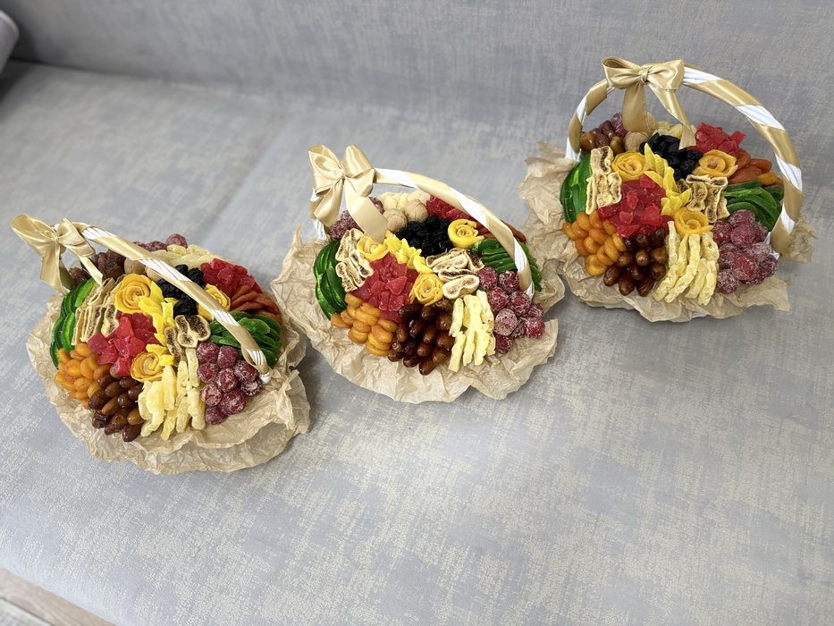 Корзина из сухофруктов 13 000 тенге