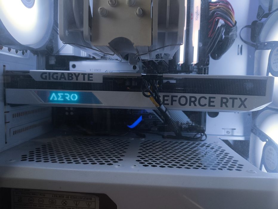Видеокарта RTX 4060 Gigabyte AERO OC белая