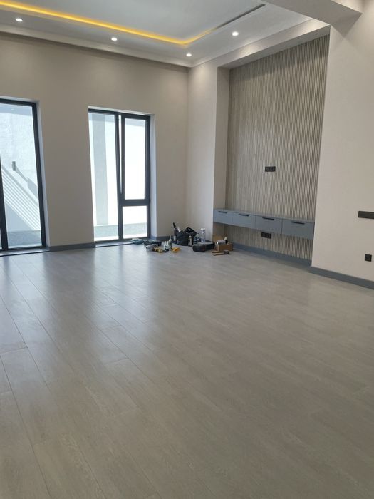 Продается в Юнусабадском р-не (за Хокимиатом) 3-уров.евродом на 3 сот.