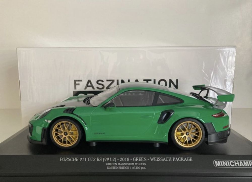Macheta masinuta Porsche 911 GT2 RS 1:18 editie limitata 1/300
