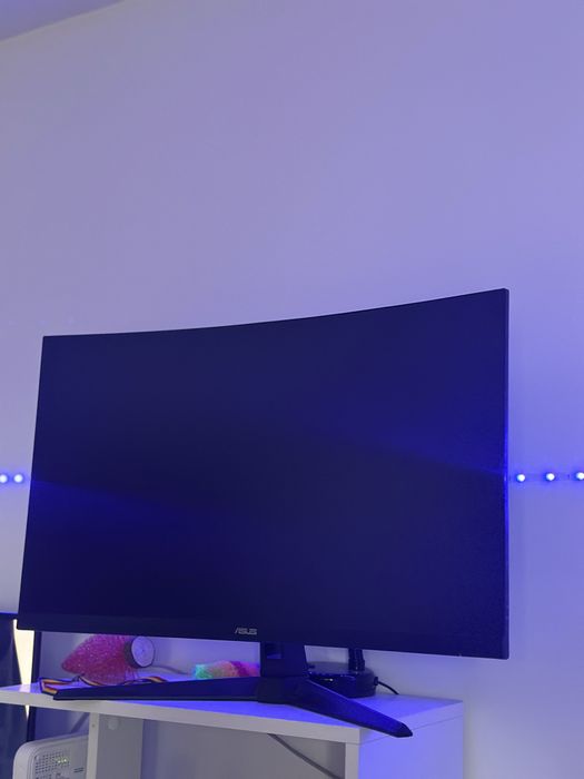Vand monitor gaming asus 31.5 inch curbat 165hz