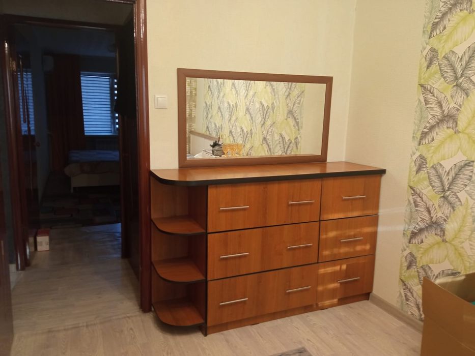 Комод с зеркалом