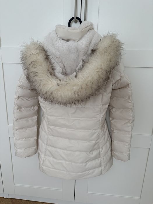 Бяло зимно яке Zara