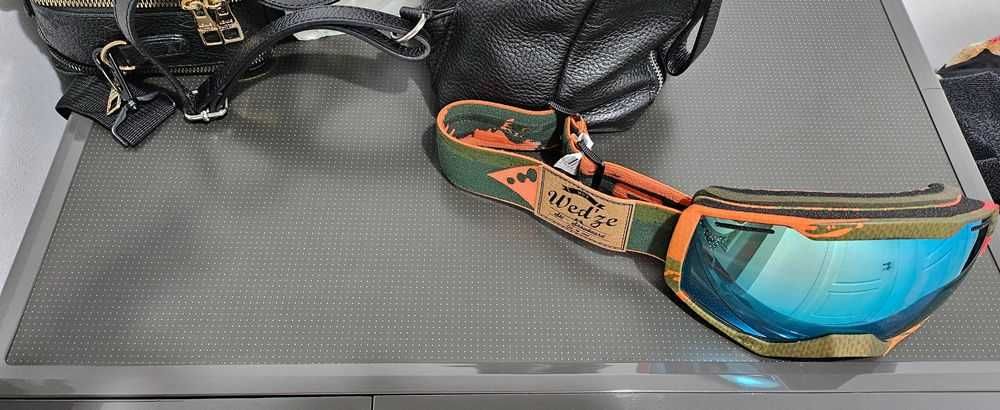 Vand ochelari WEDZE  model ORAO. Pretul nu este negociabil