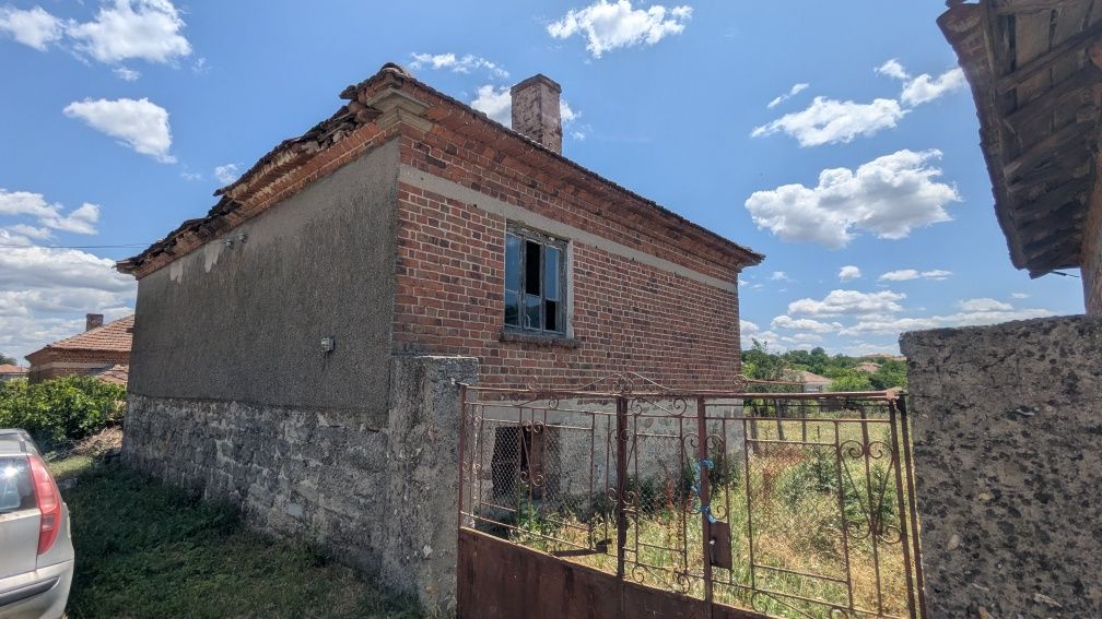Продавам къща с.Радовец, 45 км до гкпп Капитан Андреево