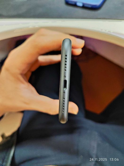 Iphone 11 4/128, в идеальном состоянии.