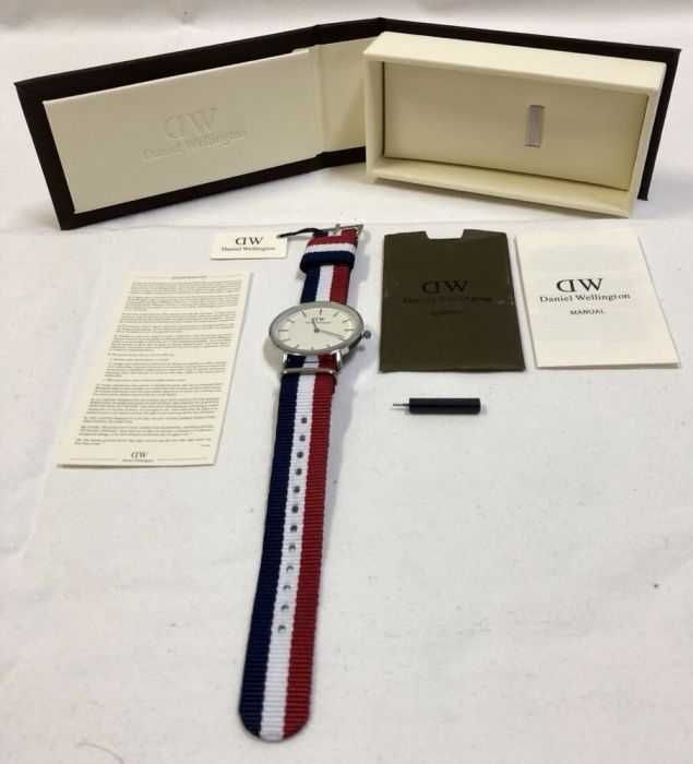 Ceas unisex Daniel Wellington Canterbury - cadoul perfect pt EA și EL