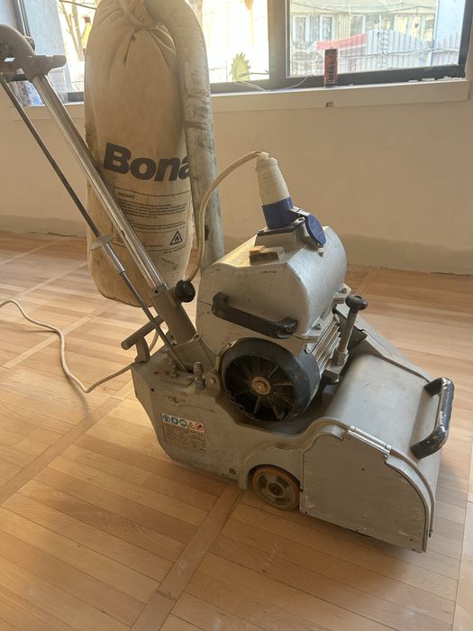 Se vinde masină de rașchetat parchet marca Bona