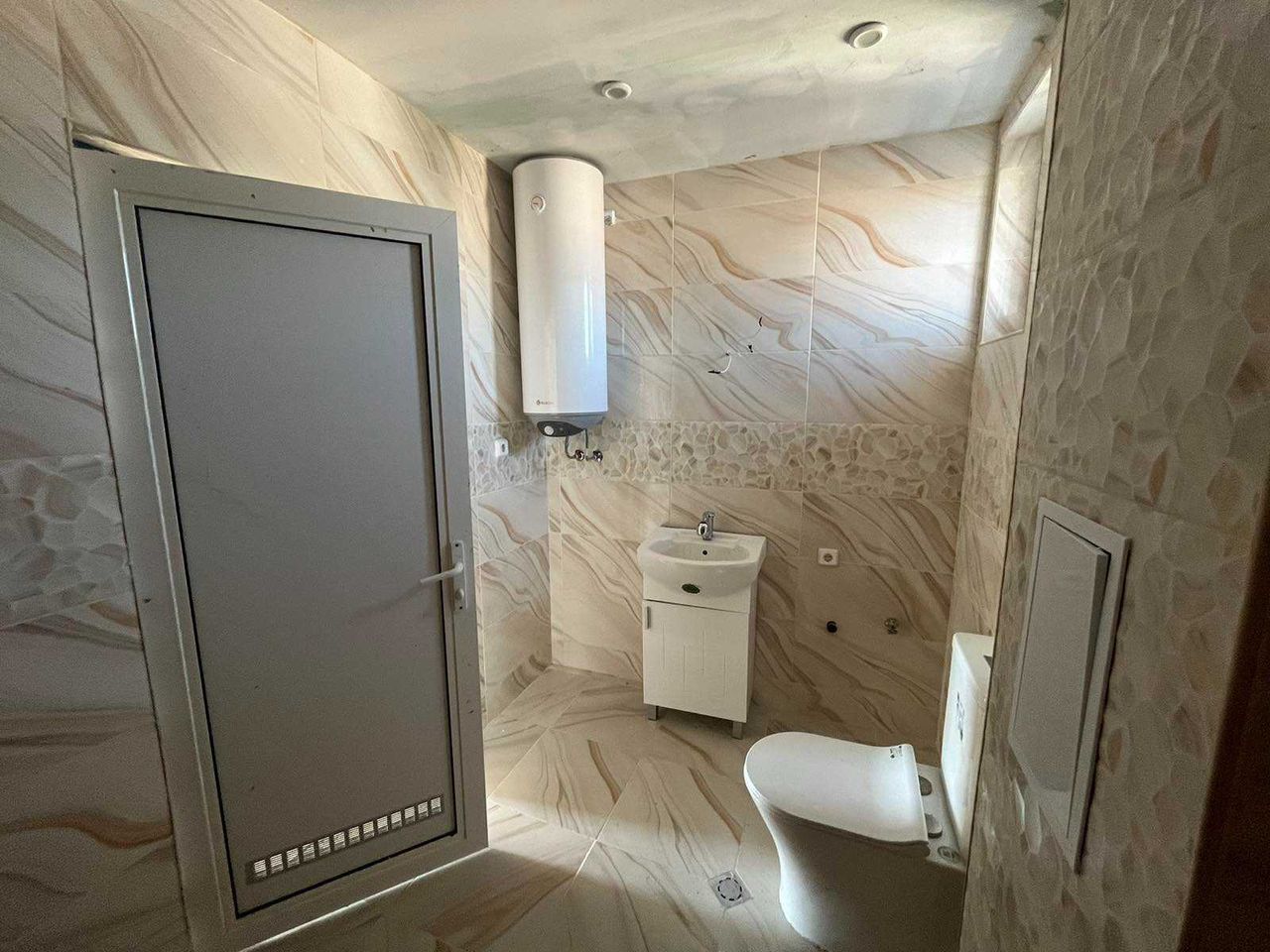Продава се Двустаен апартамент в Карлово - 93 кв.м за 807 €/кв.м - Снимка #6