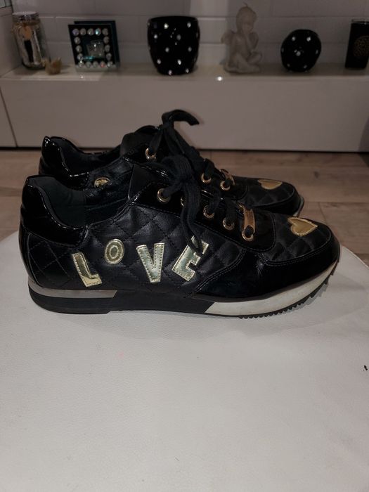 Сникърси Moschino два модела и кецове Moschino