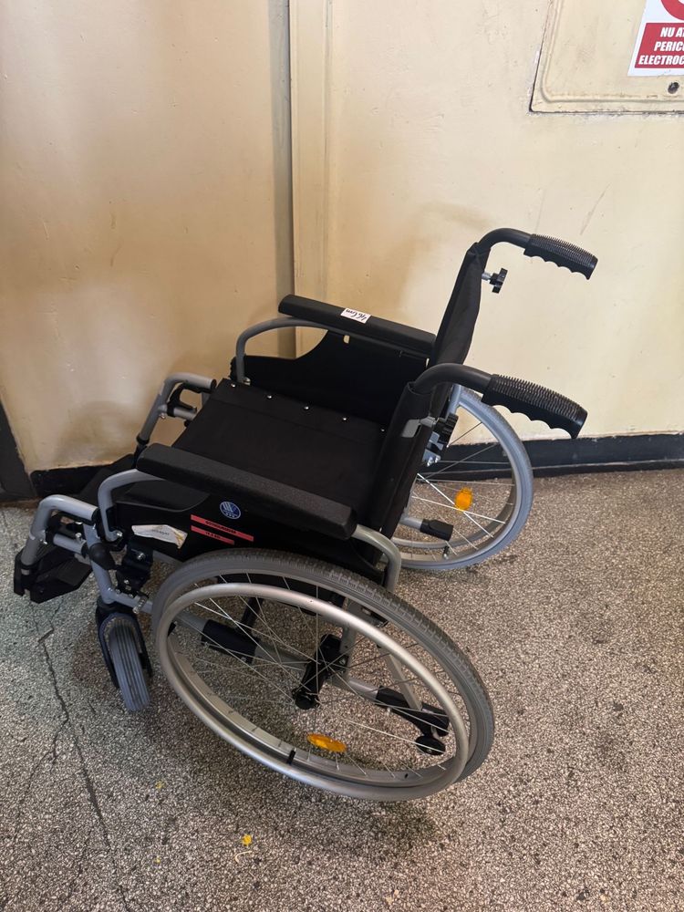 Carut handicap batrani dizabilitati scaun medical (ca nou)