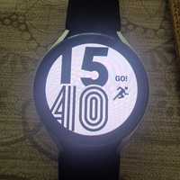 Продавам малко ползван смарт часовник SAMSUNG WATCH 4 /44 mm.